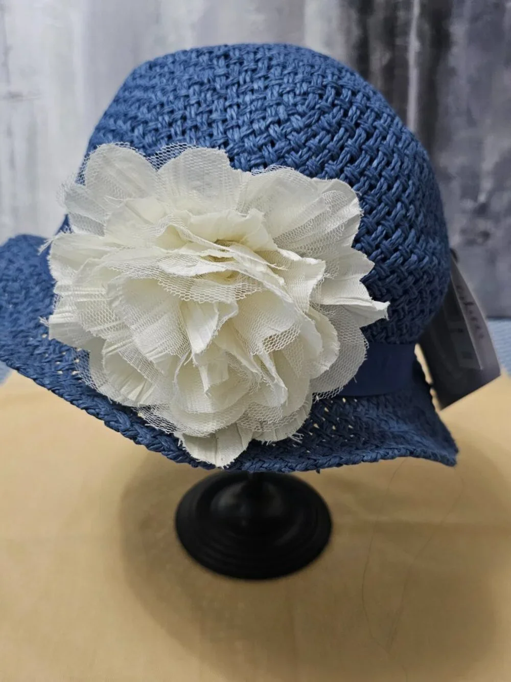 NEW D&Y Hand Block Crafted Blue Straw Fedora w/ Oversized White Flower One Size - Picture 4 of 6